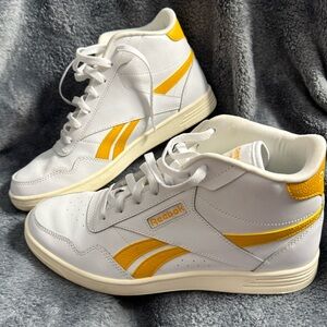 Reebok Womens Club High Tops Shoes Sneakers White/Gold Size 11 Leather GW4409